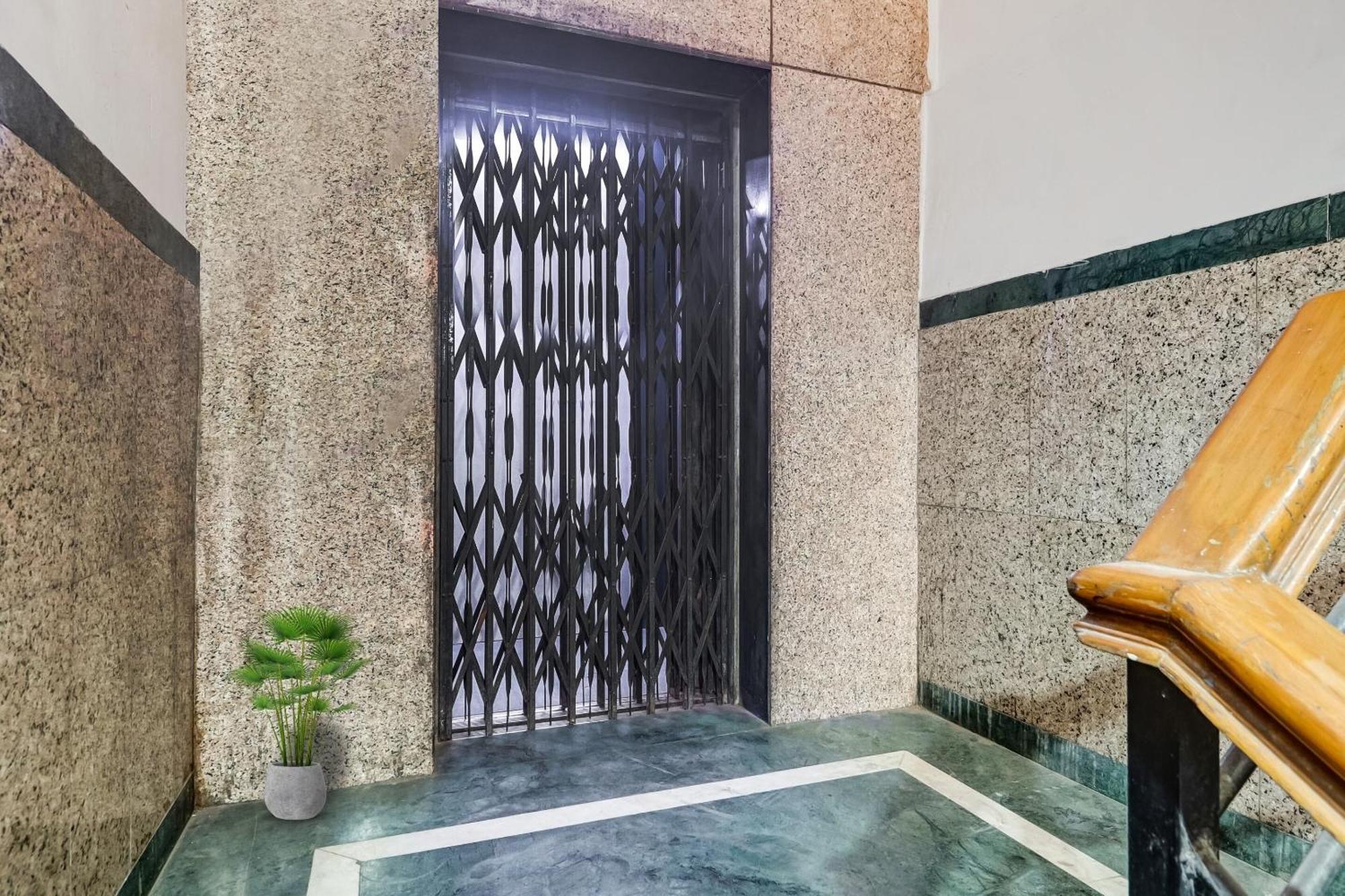 Hotel O New Lakeview Palace Hyderabad Exterior foto
